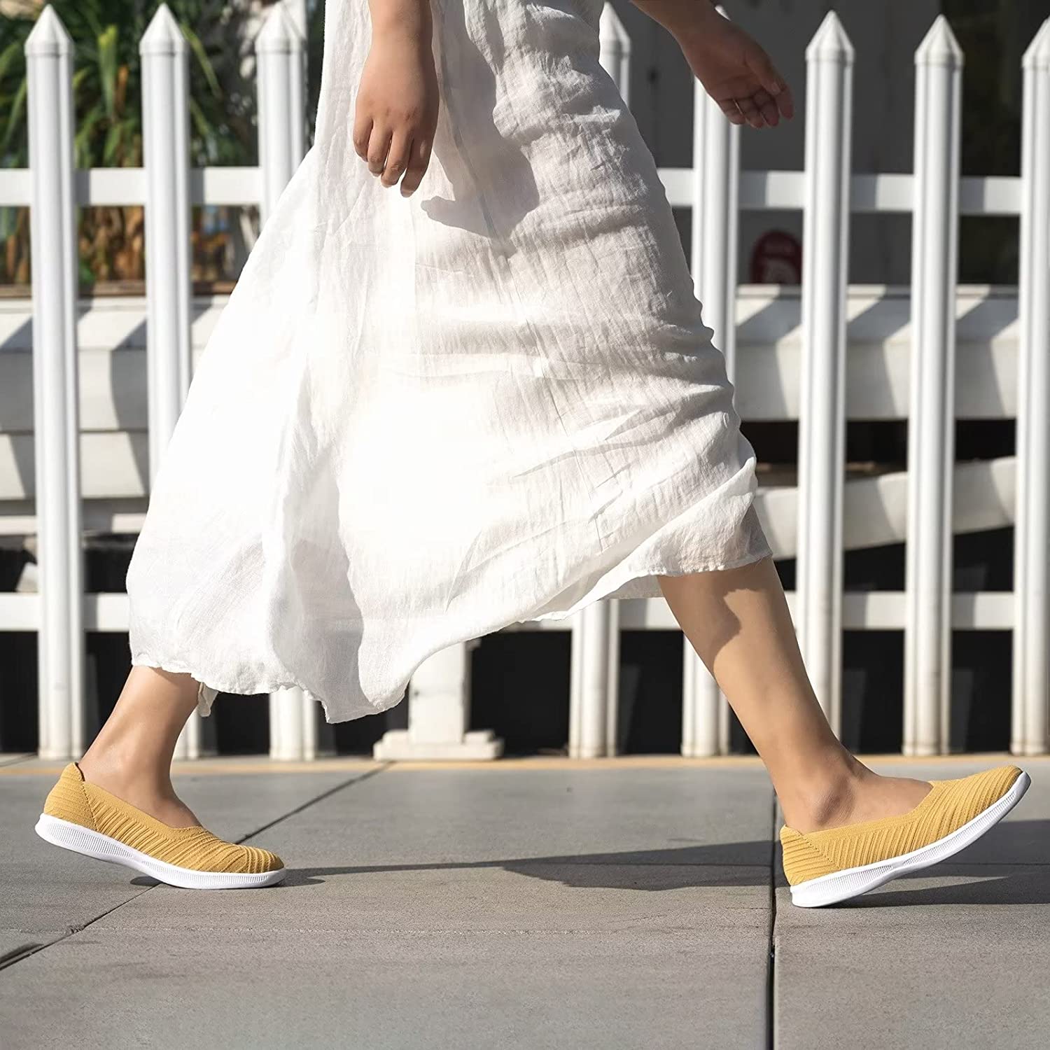 Womens Slip On Walking Shoes Breathable Mesh Casual Flats Shoes Low-Top Lightweight Loafers